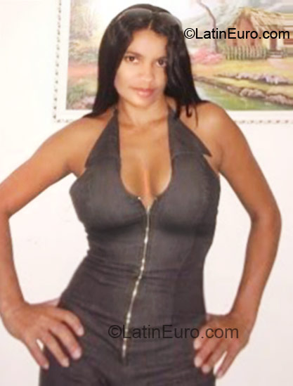 Date this voluptuous Brazil girl Andrea from Sao Paulo BR5932