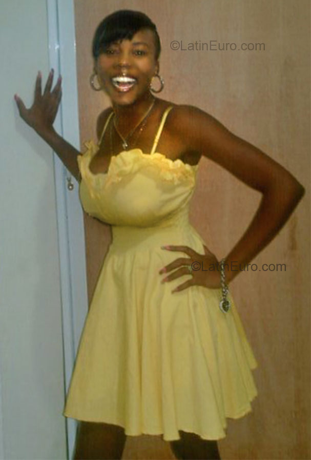 Date this foxy Jamaica girl Denise from Kingston JM327