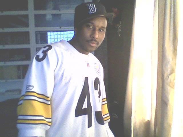 Date this cute Brazil man Shawn412 from Pittsburgh BR5975