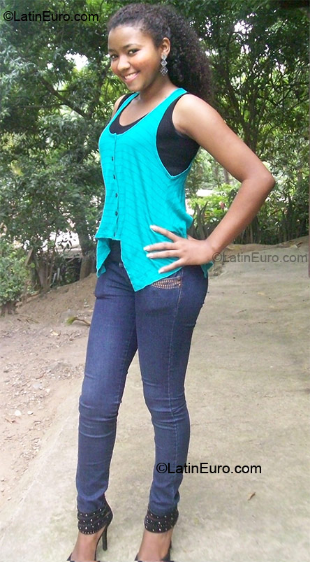Date this fun Honduras girl Yessi from La Ceiba HN402