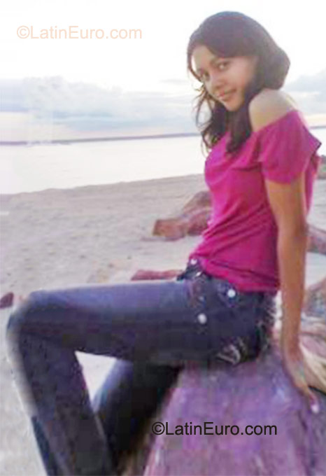 Date this sultry Brazil girl Kamyla from Manaus BR6638