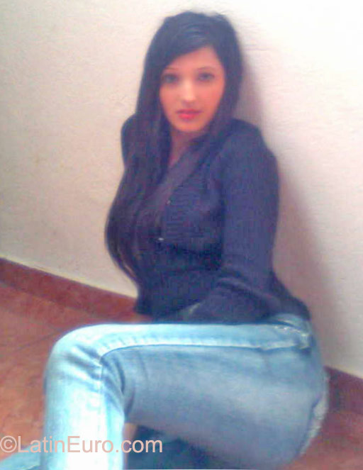 Date this sultry Costa Rica girl Brujisexy from Costa Rica CR140