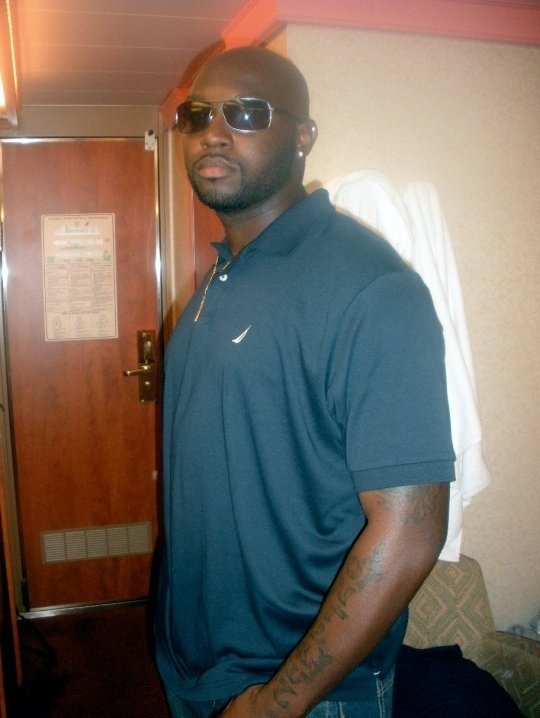 Date this voluptuous United States man FRIZZ from Severn US11771