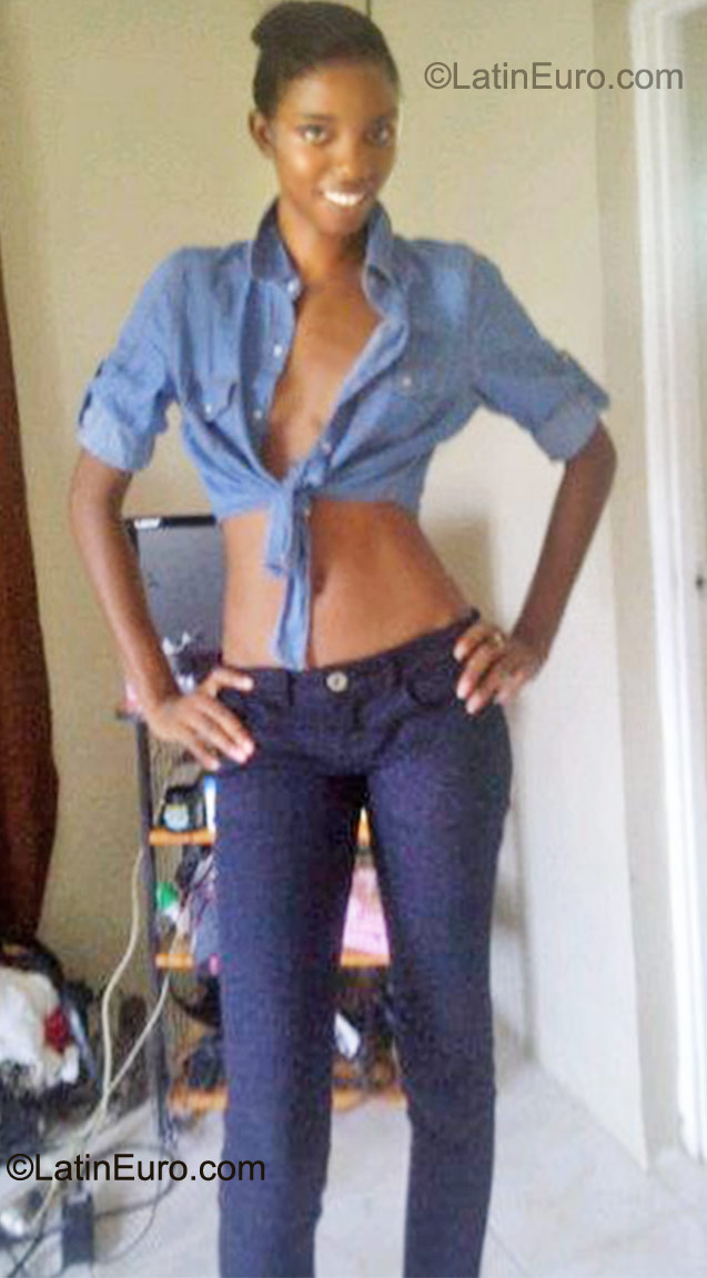 Date this happy Jamaica girl Shinel from Negril JM393