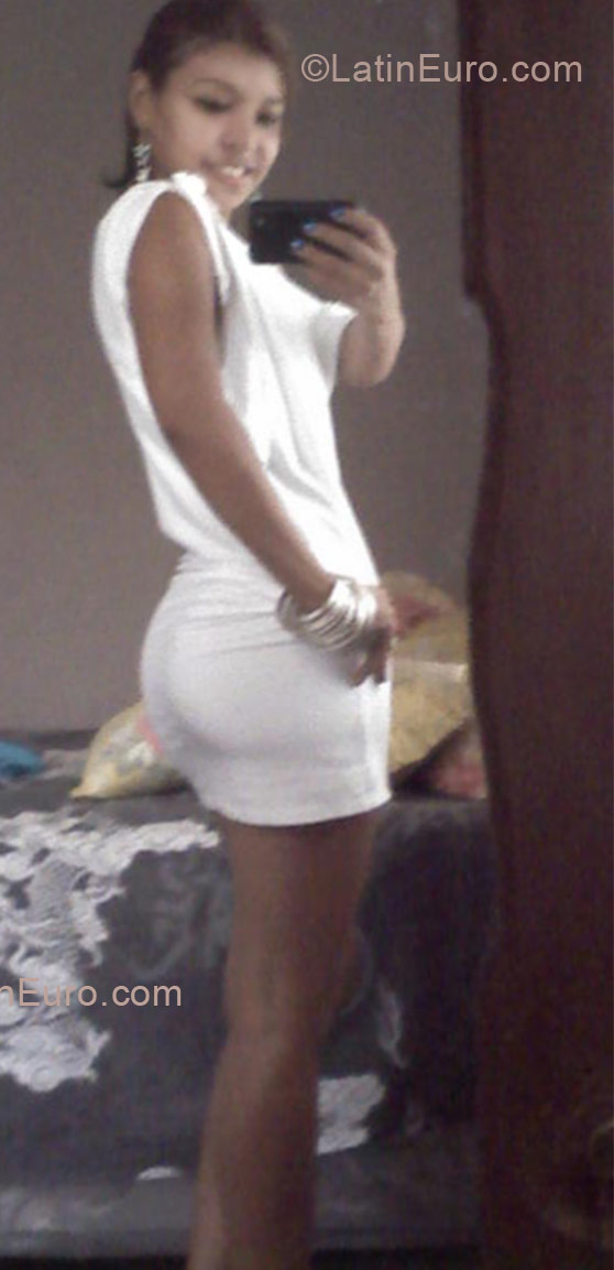 Date this stunning Honduras girl Winora from La Ceiba HN1144