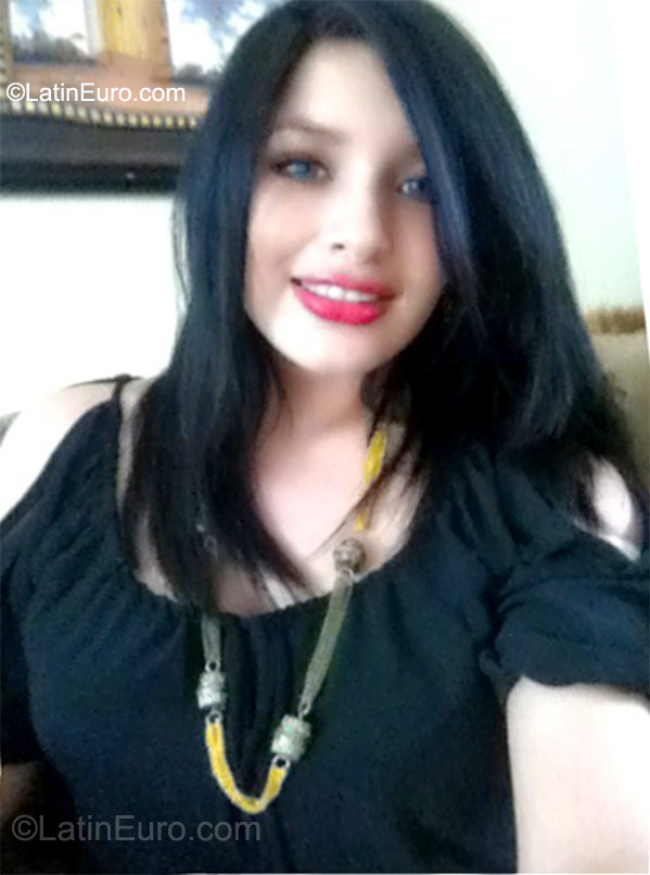 Date this nice looking Honduras girl Gina from Tegucigalpa HN2291