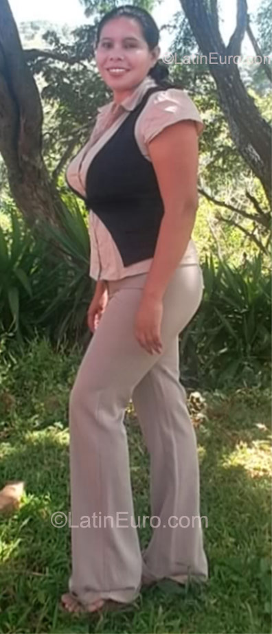 Date this charming El Salvador girl Sonia from El Salvador SV34