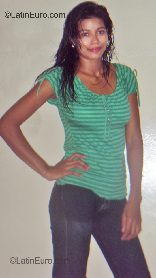 Date this sensual Honduras girl NORA from San Pedro Sula HN603