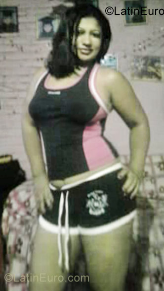 Date this charming Honduras girl Aracely from Tegucigalpa HN609