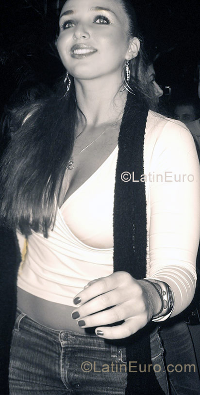 Date this nice looking Brazil girl Camila from Sao Paulo BR6419