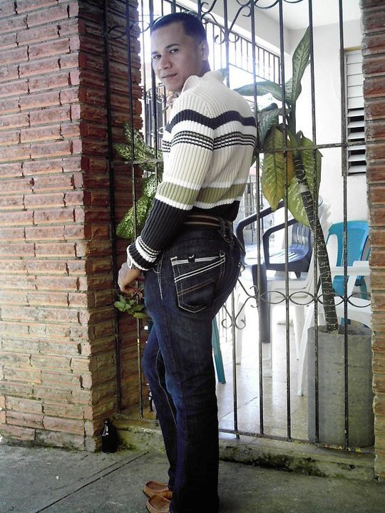 Date this delightful Dominican Republic man Elpequenogigant from Santiago, Rep. Dom. DO10572