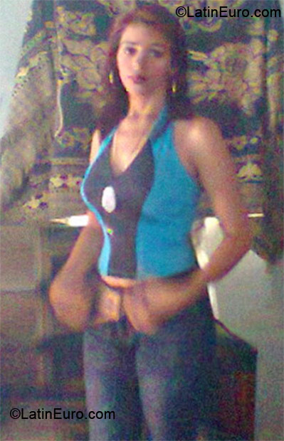 Date this good-looking El Salvador girl Yessenia from Sensunepeque SV39