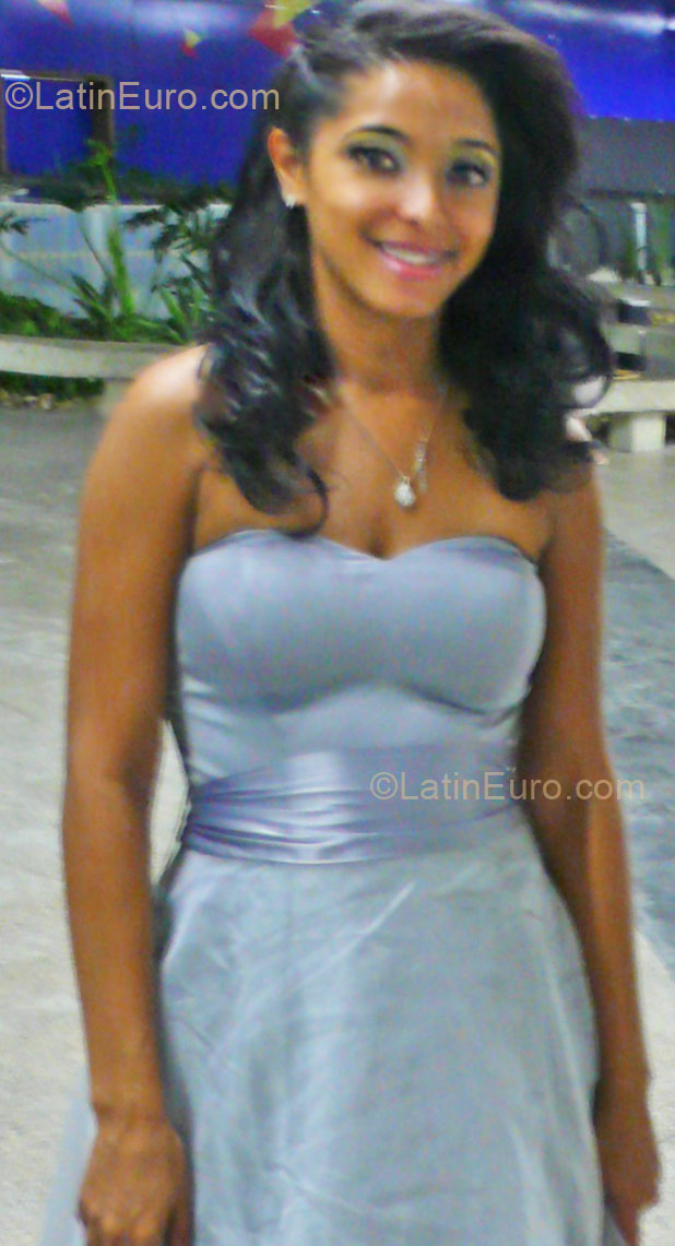 Date this young Brazil girl Renata from Recife BR6625