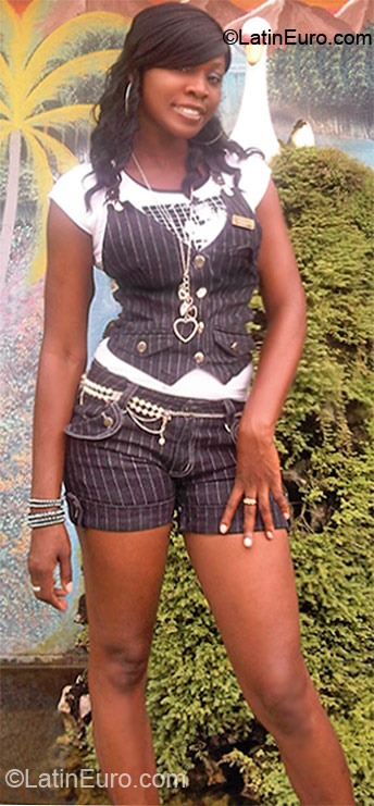 Date this happy Jamaica girl Deli from Montego Bay JM490