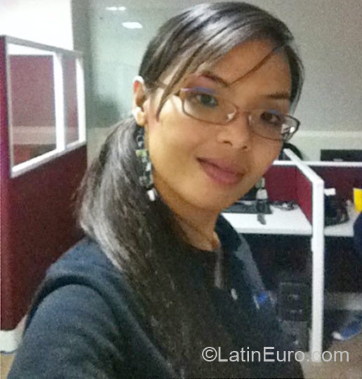 Date this beautiful Philippines girl Iris from Manila PH457