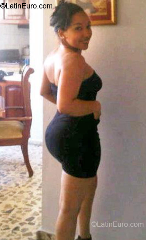 Date this nice looking Dominican Republic girl Julia from San Francisco De Macoris DO11007