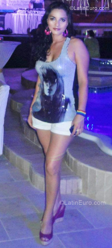 Date this young Honduras girl Luz from Roatan HN680