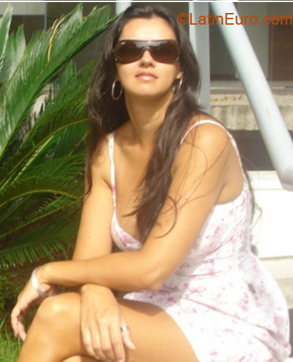 Date this voluptuous Bolivia girl Charloty from  BR6690