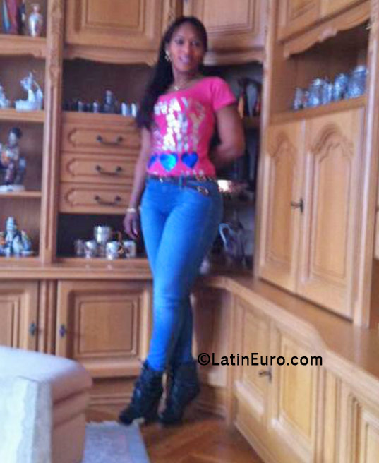 Date this gorgeous Spain girl Francia17 from Huesca ES236
