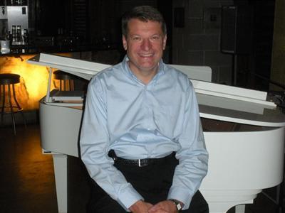 Date this athletic United States man Martinglo from Springs US13016