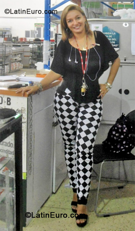 Date this voluptuous Panama girl Safironacar from Panama PA285