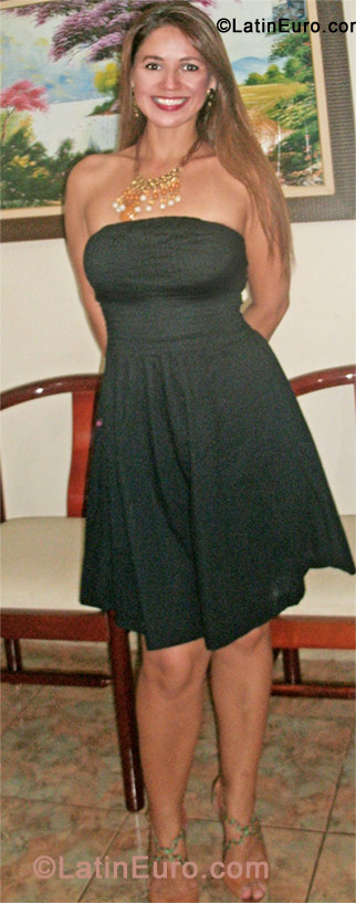 Date this nice looking Brazil girl Giuliana from Porto Velho BR6713