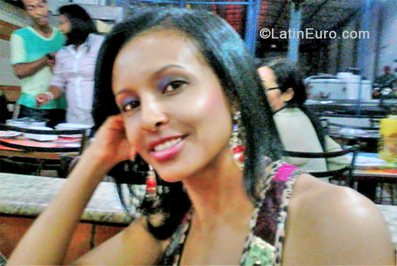 Date this good-looking Brazil girl Darke Cristina from Goiania BR6730