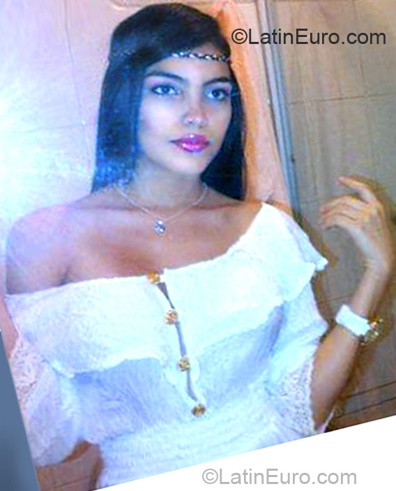 Date this good-looking Peru girl Yexii from Lima PE578