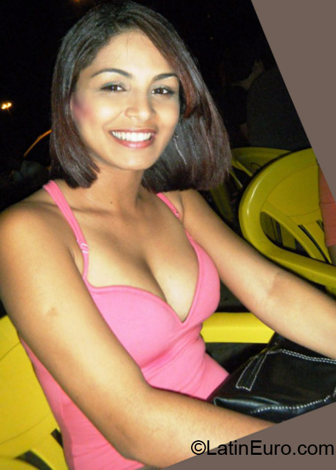 Date this nice looking Brazil girl Rafaella from Fortaleza BR7598