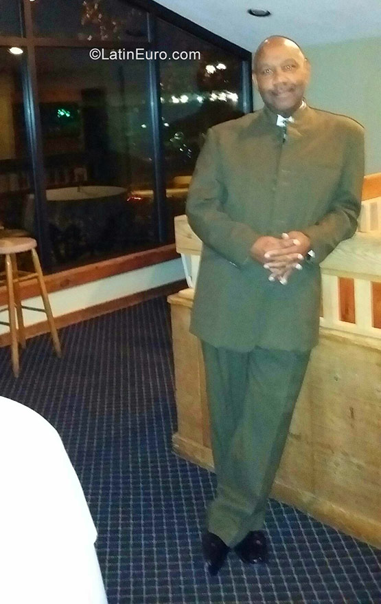 Date this good-looking United States man Roland from New Britain US13251