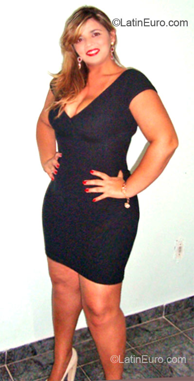 Date this tall Brazil girl Mayra from Brasilia BR9984
