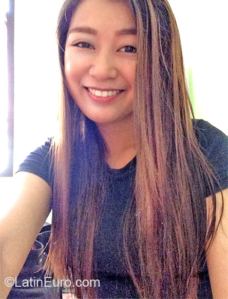 Date this charming Philippines girl Merry from Manila PH495