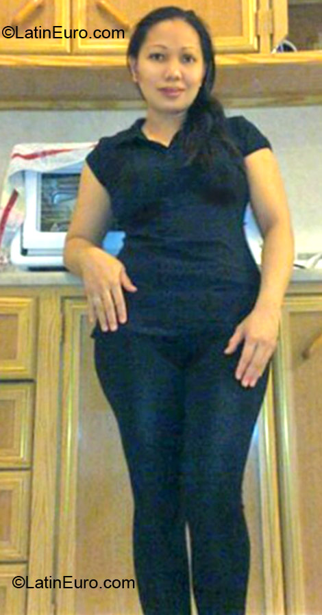 Date this hot Philippines girl Alelie from Manila PH496