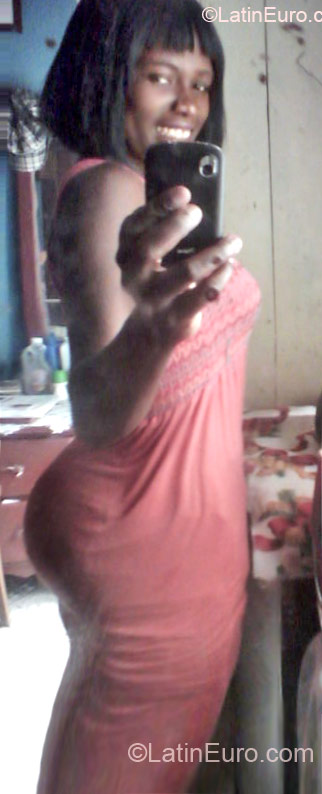 Date this stunning Jamaica girl Suzinnett from St. Ann JM658