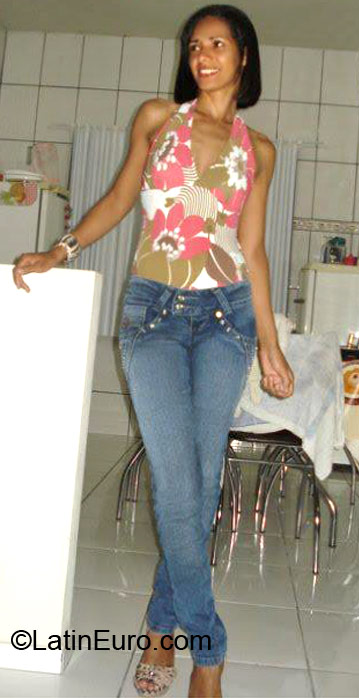 Date this beautiful Brazil girl Claudia from Nova Mutum BR7068