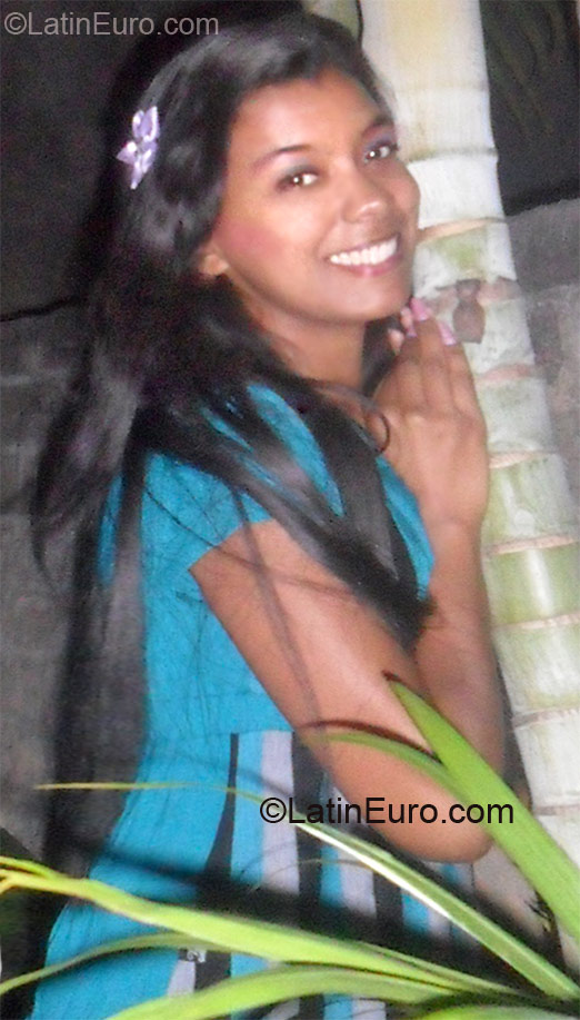 Date this delightful Brazil girl Viviane from Linhares BR7072