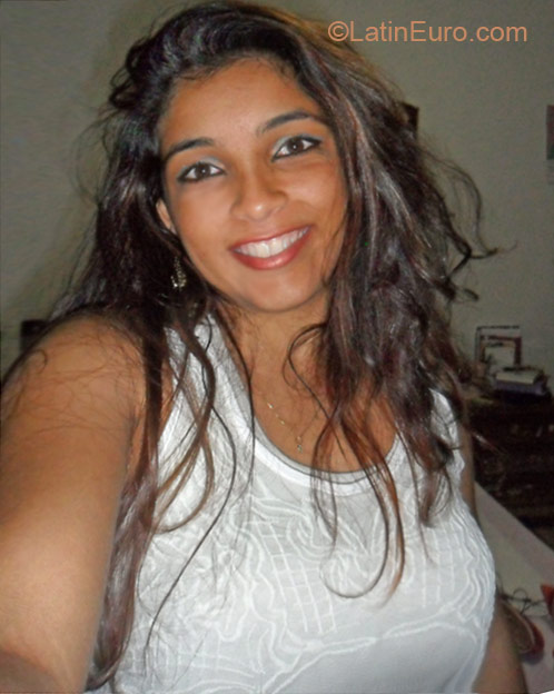 Date this good-looking Brazil girl Aurelia from Goiania BR7078