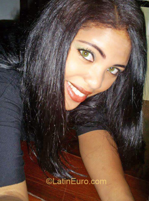 Date this hard body Brazil girl Suzana from Salvador BR9812