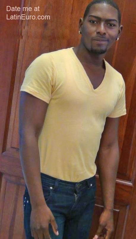 Date this exotic Dominican Republic man Manuel from Santo Domingo DO12285