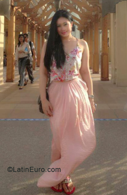 Date this exotic United Arab Emirates girl Olga from Dubai AE27