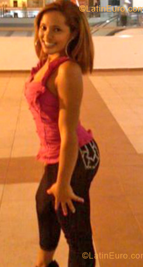 Date this sensual Dominican Republic girl Ruth esther her from Barahona DO12835
