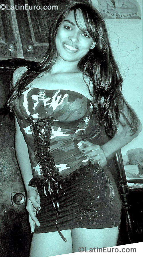 Date this nice looking Brazil girl Nina from Belo Horizonte BR7224