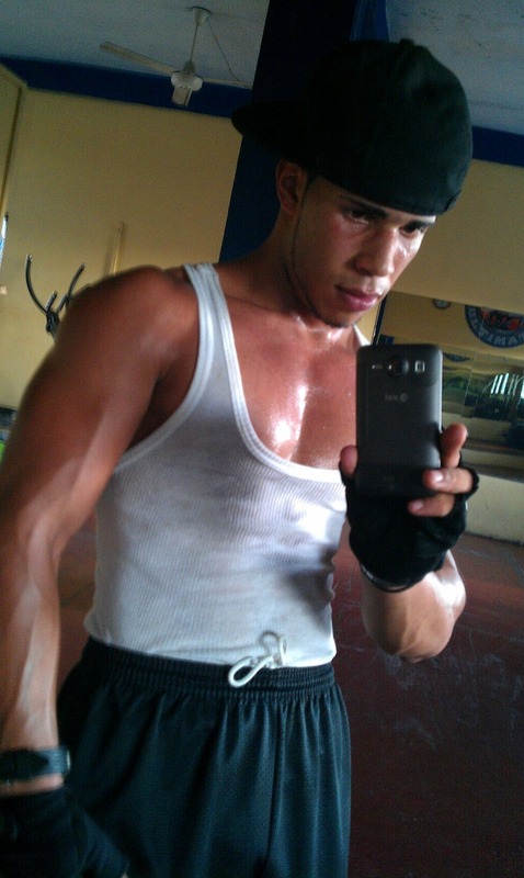 Date this happy Dominican Republic man Ariel from Santo Domingo DO13880