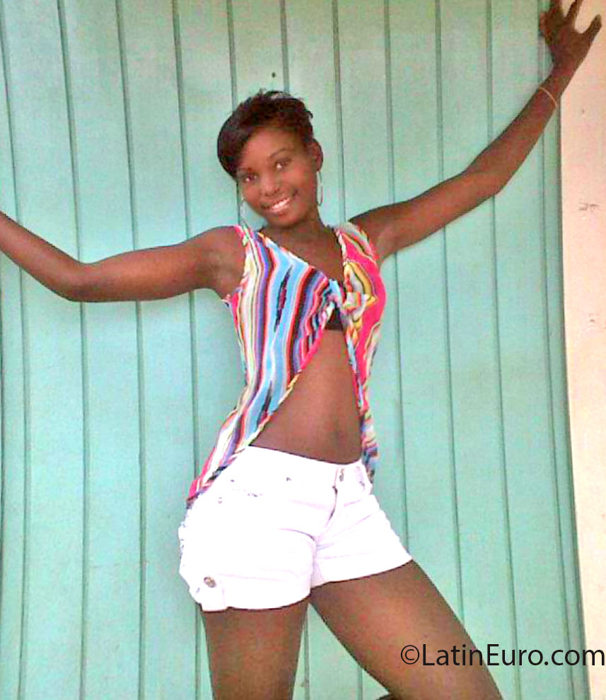 Date this delightful Jamaica girl Nicky24 from Manchester JM935