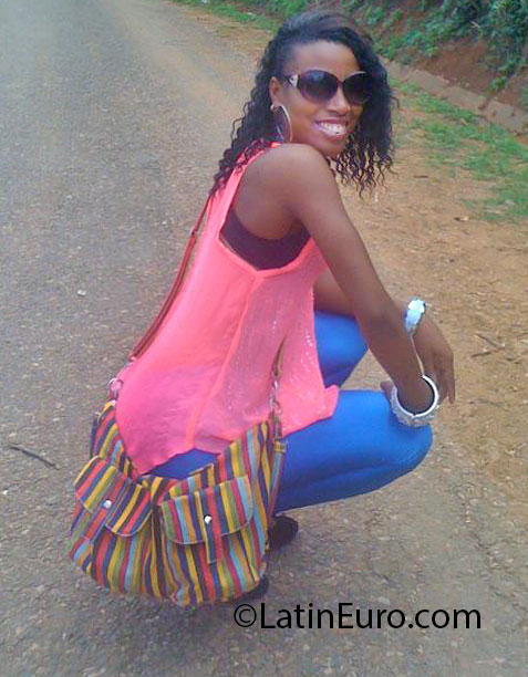 Date this nice looking Jamaica girl Azzania from Kingston JM941