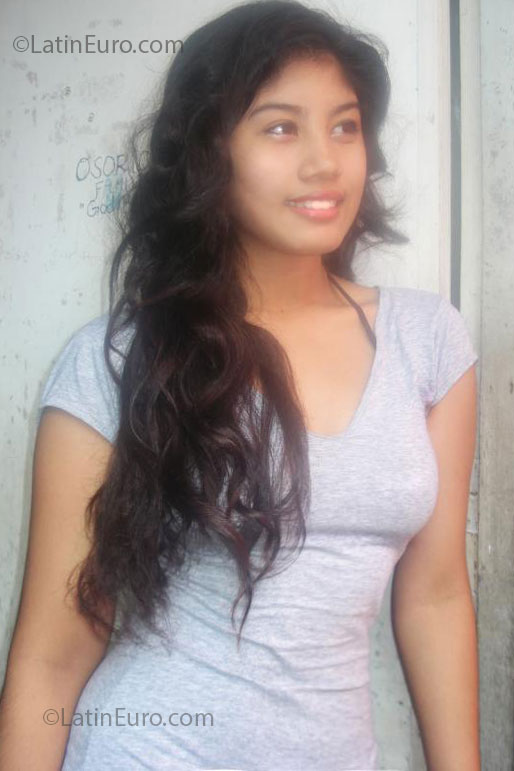 Date this good-looking Philippines girl Sairene from Bulacan PH537