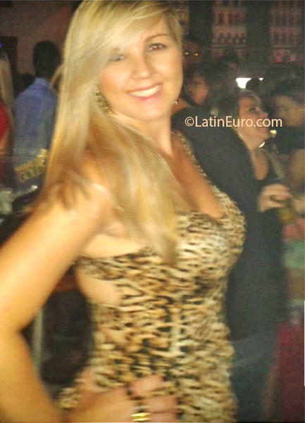 Date this happy Brazil girl Pamella from Feira De Santana BR7407