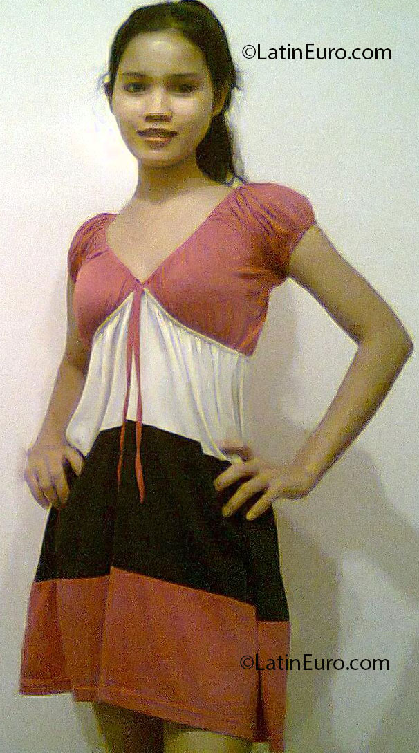 Date this athletic Philippines girl Leona from Manila PH540