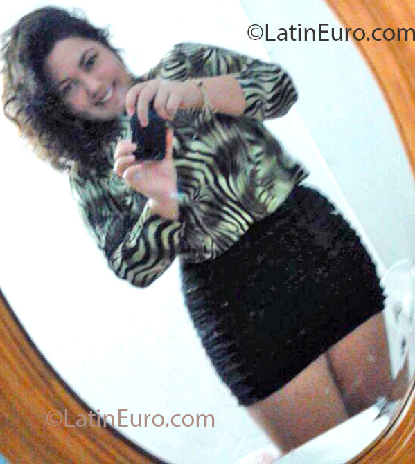 Date this sultry Portugal girl Thaysa from Lagos PT58