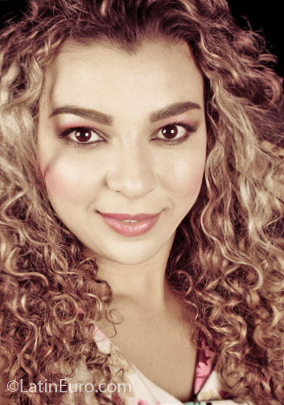 Date this athletic Brazil girl Emilia from Sao Paulo BR7483